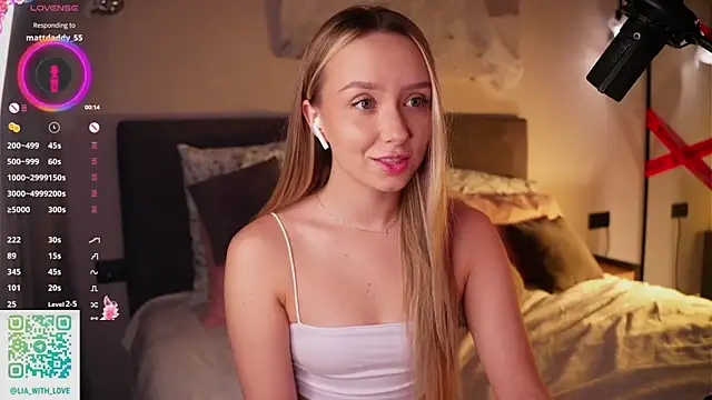 Snapshot of HollisBeckett chatting on November 15, 3:04 am HollisBeckett online show from November 15, 3:04 am