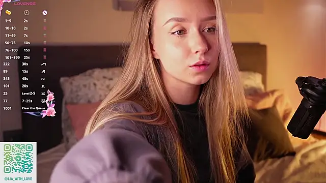 Snapshot of HollisBeckett chatting on December 2, 3:23 am HollisBeckett online show from December 2, 3:23 am