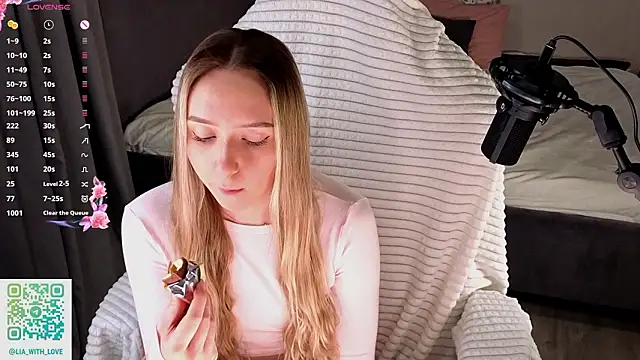 HollisBeckett online show from February 14, 1:13 am