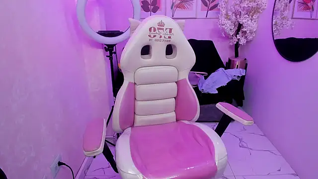 Snapshot of Zafiro_t18 chatting on December 19, 6:12 pm Zafiro t18 online show from December 19, 6:12 pm