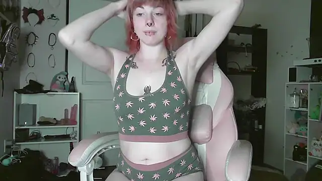 GoddessPinxx online show from May 18, 4:29 am