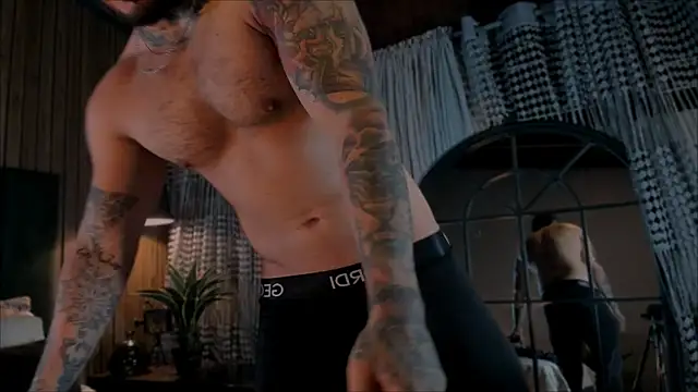 Snapshot of LeoSalvatore_ chatting on January 21, 3:04 am LeoSalvatore  online show from January 21, 3:04 am