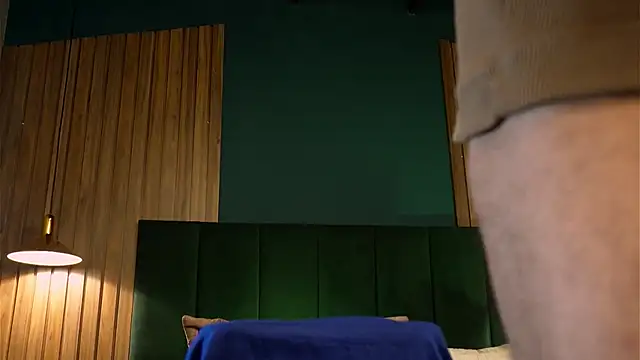 Snapshot of LeoSalvatore_ chatting on March 11, 6:43 am LeoSalvatore  online show from March 11, 6:43 am