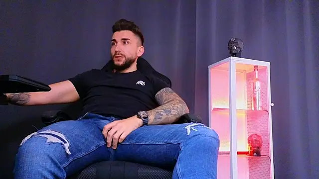 MightyAaron66 online show from February 14, 3:15 pm