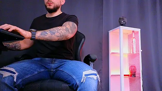 MightyAaron66 online show from March 1, 11:50 am