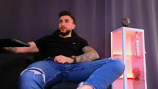 MightyAaron66 online show from March 4, 8:46 am