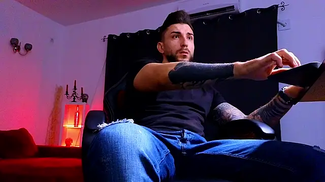 MightyAaron66 online show from September 18, 1:40 am