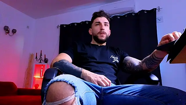 MightyAaron66 online show from October 29, 5:10 am