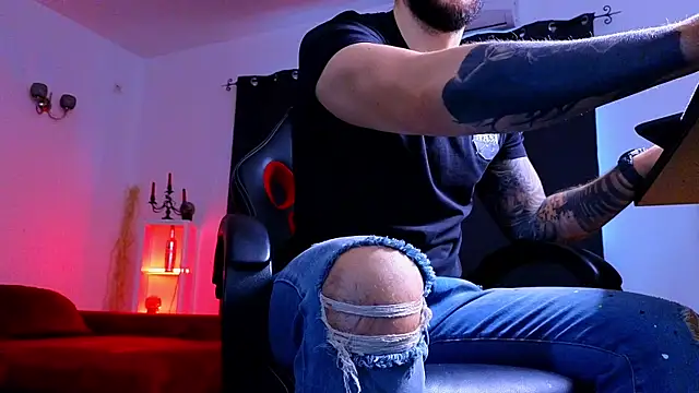 MightyAaron66 online show from December 18, 7:25 am