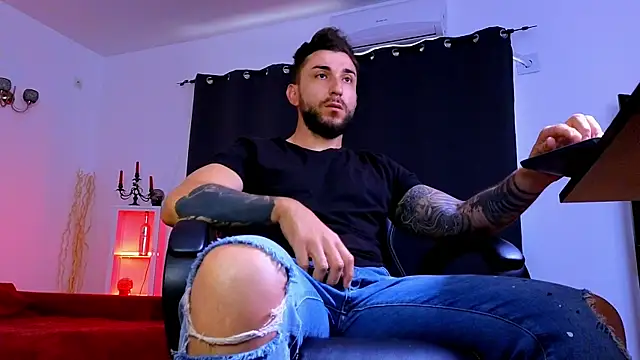 MightyAaron66 online show from June 13, 3:15 am