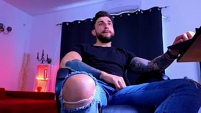 MightyAaron66 online show from June 15, 4:20 pm