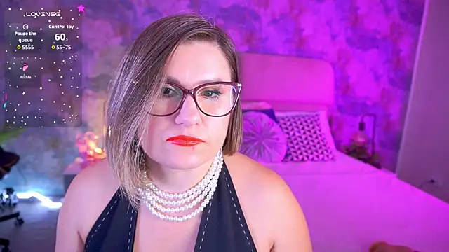 KiraRoxx online show from February 27, 3:45 pm