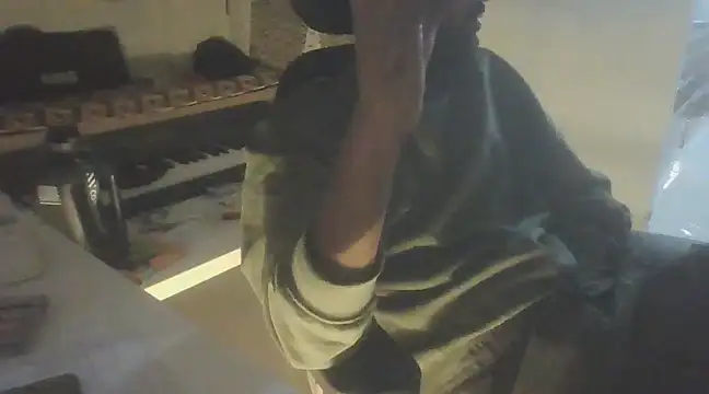 dominanthubby online show from December 3, 5:23 pm