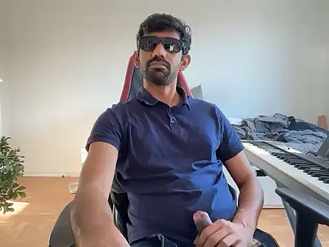 dominanthubby online show from April 25, 4:37 pm