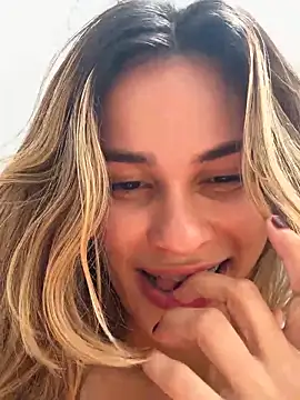 cuteluci  online show from June 11, 4:27 pm