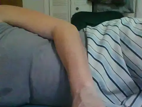 Snapshot of Emilylyn2501 chatting on December 20, 10:43 pm Emilylyn2501 online show from December 20, 10:43 pm