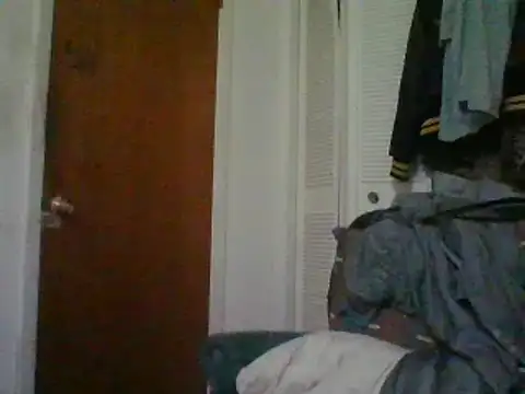 Snapshot of Emilylyn2501 chatting on January 10, 1:42 am Emilylyn2501 online show from January 10, 1:42 am