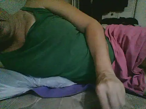 Snapshot of Emilylyn2501 chatting on October 3, 11:46 pm Emilylyn2501 online show from October 3, 11:46 pm