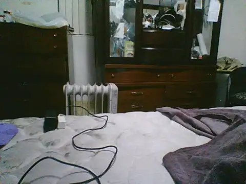 Snapshot of Emilylyn2501 chatting on October 19, 12:00 am Emilylyn2501 online show from October 19, 12:00 am