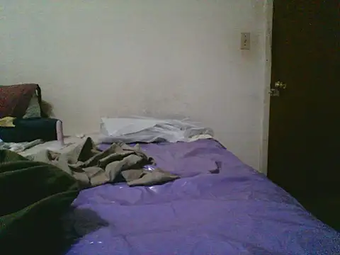 Snapshot of Emilylyn2501 chatting on November 8, 2:23 am Emilylyn2501 online show from November 8, 2:23 am