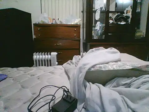 Snapshot of Emilylyn2501 chatting on November 11, 2:44 am Emilylyn2501 online show from November 11, 2:44 am