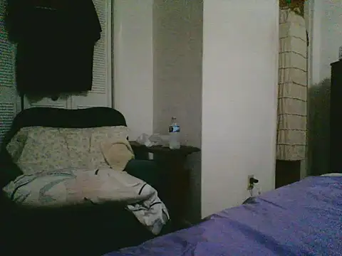 Snapshot of Emilylyn2501 chatting on November 30, 2:26 am Emilylyn2501 online show from November 30, 2:26 am