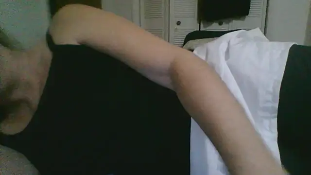 Snapshot of Emilylyn2501 chatting on December 18, 3:45 am Emilylyn2501 online show from December 18, 3:45 am