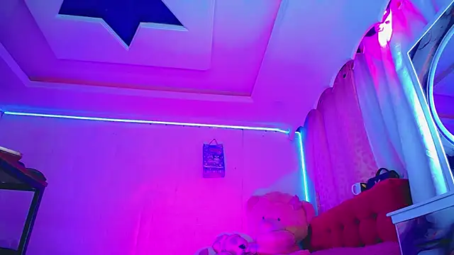 NahomiCamper online show from June 16, 1:41 am
