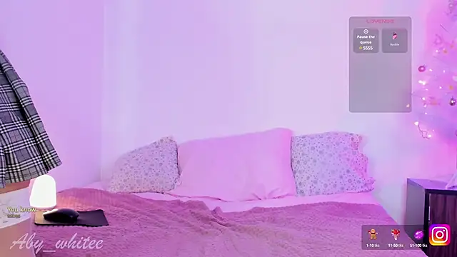 Snapshot of AbyWhitee chatting on December 16, 6:53 am AbyWhitee online show from December 16, 6:53 am