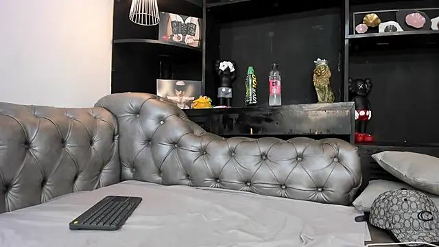 HeellBoy  online show from November 19, 4:23 am