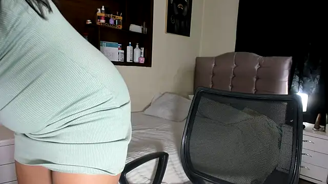 arianithaxox online show from January 14, 6:56 am