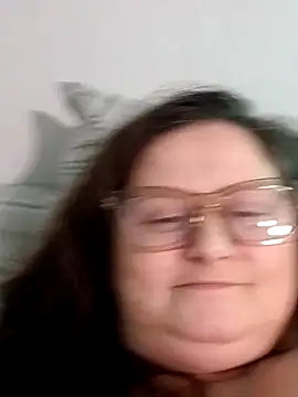 Snapshot of staceysmomfow chatting on January 20, 4:43 am staceysmomfow online show from January 20, 4:43 am