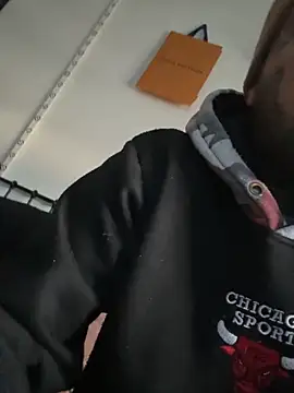 Snapshot of Tyson8897 chatting on November 20, 9:31 am Tyson8897 online show from November 20, 9:31 am