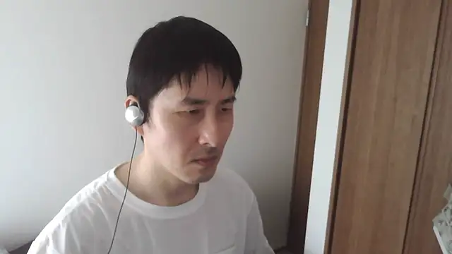 Snapshot of ikkakusai11 chatting on April 27, 3:37 am ikkakusai11 online show from April 27, 3:37 am