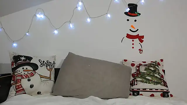 SweetMaddy888 online show from December 14, 7:25 pm