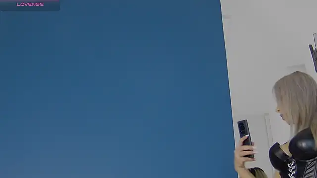 Snapshot of CelineMeyerr chatting on September 23, 4:26 am CelineMeyerr online show from September 23, 4:26 am