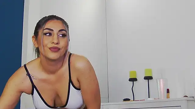 Snapshot of CelineMeyerr chatting on November 7, 6:35 am CelineMeyerr online show from November 7, 6:35 am