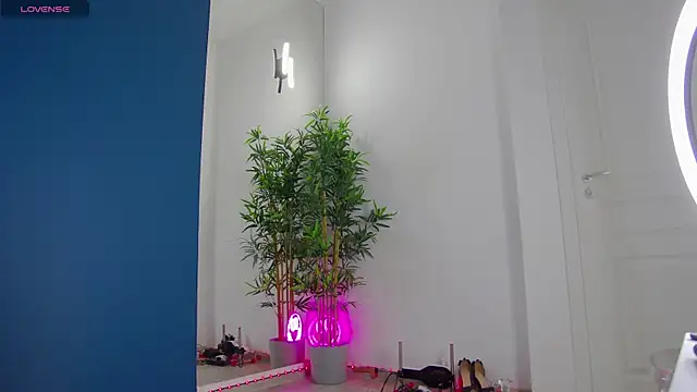 Snapshot of CelineMeyerr chatting on July 8, 5:01 am CelineMeyerr online show from July 8, 5:01 am