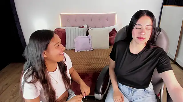 Snapshot of Icysweetcam chatting on November 2, 11:18 pm Icysweetcam online show from November 2, 11:18 pm