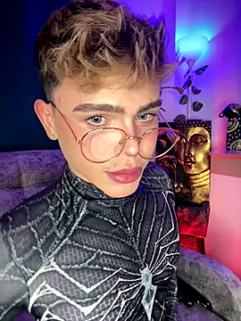 Snapshot of PRINCE_STEV chatting on October 3, 12:18 am PRINCE STEV online show from October 3, 12:18 am