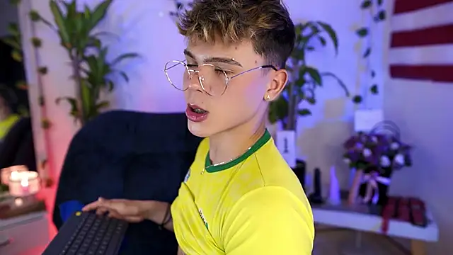 Snapshot of PRINCE_STEV chatting on October 6, 10:40 pm PRINCE STEV online show from October 6, 10:40 pm