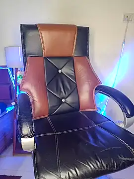 Snapshot of Black-Pearll chatting on February 4, 2:43 pm Black-Pearll online show from February 4, 2:43 pm