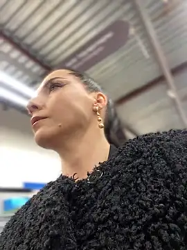 Roxana-Sexy online show from February 2, 6:15 am