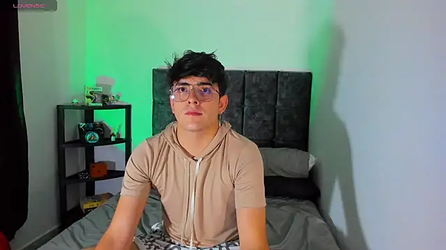 Snapshot of nolan_twink1 chatting on October 1, 11:44 pm nolan twink1 online show from October 1, 11:44 pm