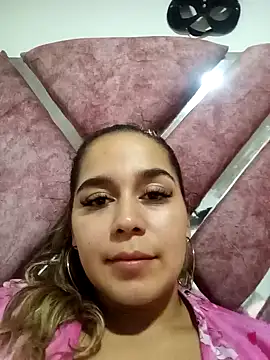 Snapshot of LaurenWelly_ chatting on January 24, 2:49 am LaurenWelly online show from January 24, 2:49 am