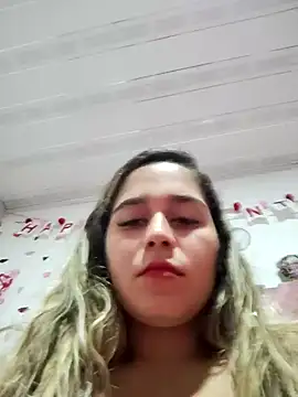 Snapshot of LaurenWelly_ chatting on February 8, 2:36 am LaurenWelly online show from February 8, 2:36 am