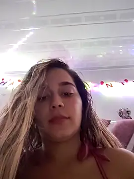 Snapshot of LaurenWelly_ chatting on February 17, 2:42 am LaurenWelly online show from February 17, 2:42 am