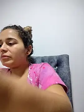 Snapshot of LaurenWelly_ chatting on February 18, 2:27 am LaurenWelly online show from February 18, 2:27 am