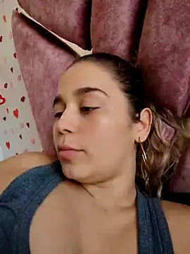 Snapshot of LaurenWelly_ chatting on February 19, 8:41 pm LaurenWelly online show from February 19, 8:41 pm