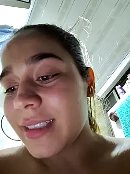Snapshot of LaurenWelly_ chatting on February 20, 11:43 pm LaurenWelly online show from February 20, 11:43 pm